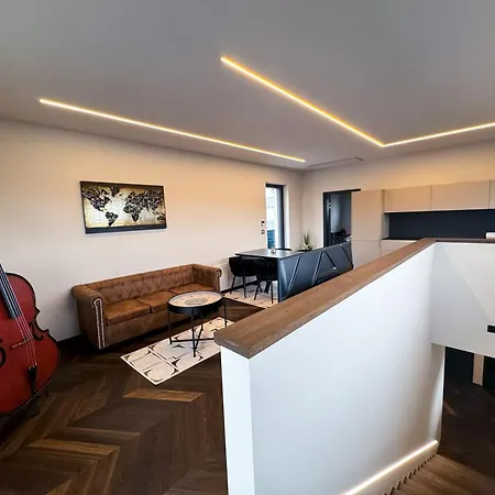 Luxus-penthouse Mit Weitblick Ueber Apartment