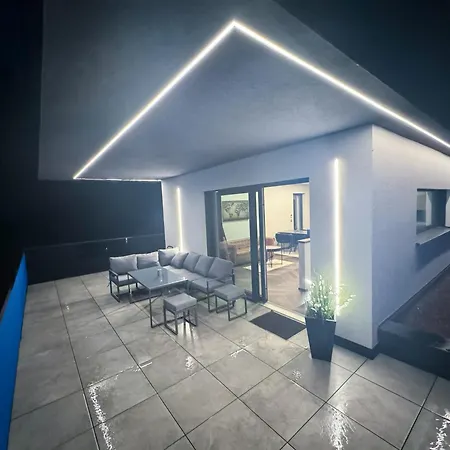 Luxus-penthouse Mit Weitblick Ueber Apartment